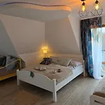 Krysztalowy Dworek 3*