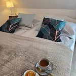 Krysztalowy Dworek Guest house