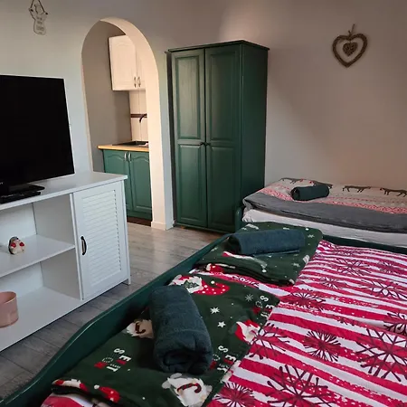 Krysztalowy Dworek Guest house