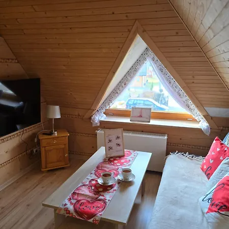 Krysztalowy Dworek Guest house *