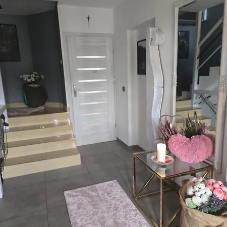 Krysztalowy Dworek Guest house