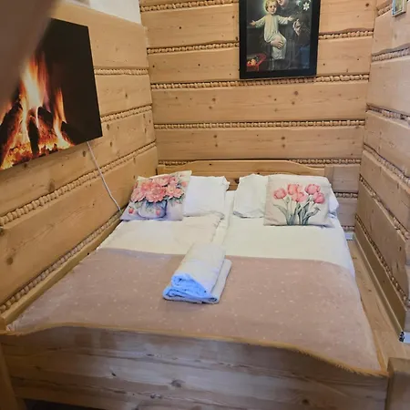 Krysztalowy Dworek Guest house