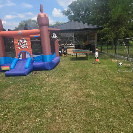 ゲストハウス Krysztalowy Dworek