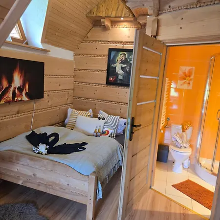 招待所 Krysztalowy Dworek 3*