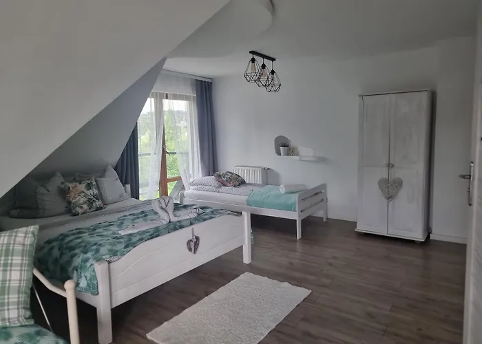 Krysztalowy Dworek 샤플라리