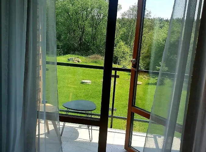 Krysztalowy Dworek 샤플라리